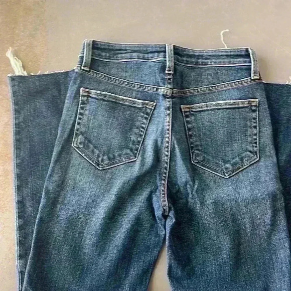 L'AGENCE- NWOT Straight High Rise Raw Hem Jeans Sz 25 - Picture 8 of 9